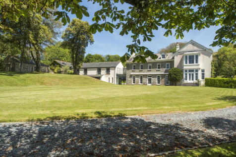 15 bedroom detached house for sale