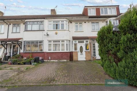 Ascot Close, Ilford IG6 3 bed terraced house for sale