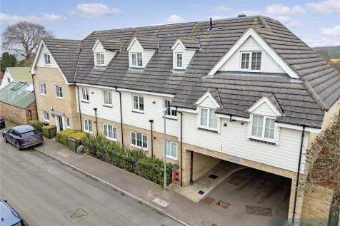 Sunnymede, Essex IG7 2 bed apartment for sale