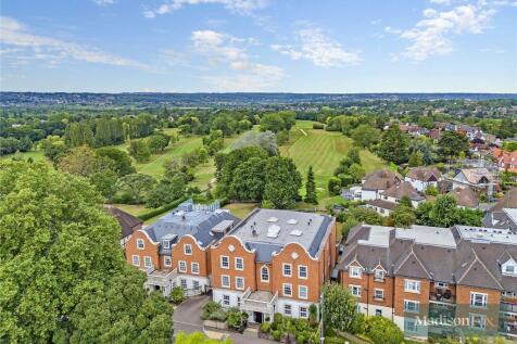 Manor Road, Essex IG7 4 bed apartment for sale