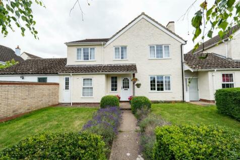 4 bedroom link detached house for sale