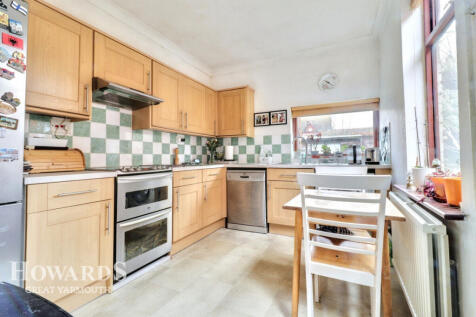 Harley Road, Great Yarmouth 4 bed terraced house for sale