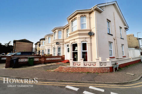 Crown Road, Great Yarmouth 5 bed end of terrace house for sale