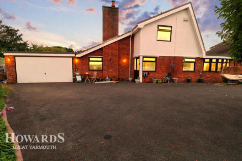 Conifer Close, Ormesby 3 bed detached house for sale