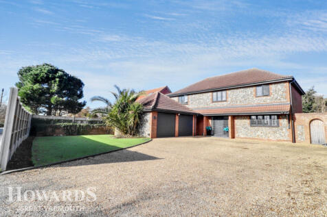 Yarmouth Road, Hemsby 4 bed detached house for sale