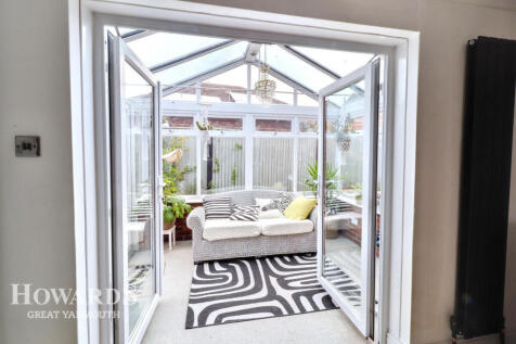 Yarmouth Road, Hemsby 3 bed detached bungalow for sale