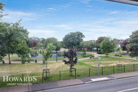 Nelson Road Central, Great Yarmouth 3 bed terraced house for sale