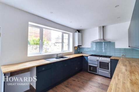 Palgrave Road, Great Yarmouth 4 bed terraced house for sale
