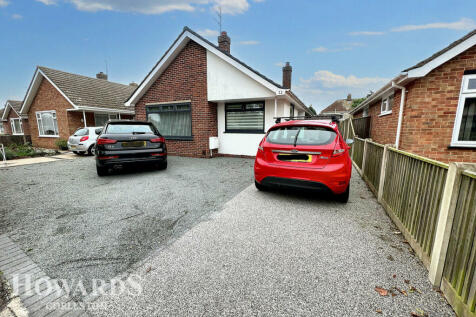 3 bedroom detached bungalow for sale