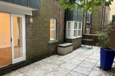 2 bedroom ground floor flat for sale