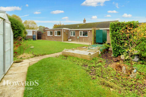 4 bedroom detached bungalow for sale