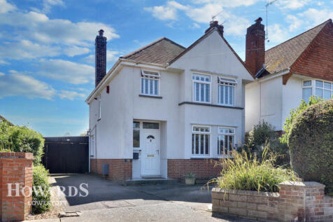 Gunton Church Lane, Lowestoft 3 bed detached house for sale