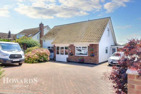 4 bedroom detached bungalow for sale