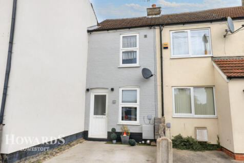 Eastern Way, Lowestoft 3 bed terraced house for sale
