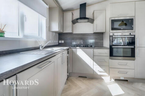 The Hollies, Kessingland 2 bed park home for sale