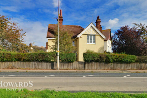Yarmouth Road, Lowestoft 4 bed detached house for sale