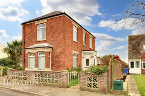 London Road, Lowestoft 3 bed detached house for sale