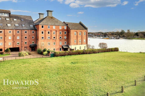 Swonnells Court, Oulton Broad 2 bed flat for sale