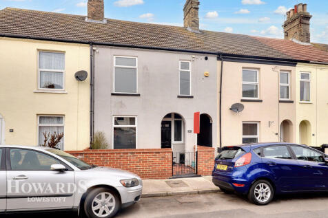 St Leonards Road, Lowestoft 3 bed terraced house for sale