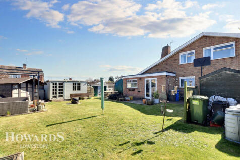 Shoals Walk, Lowestoft 4 bed detached house for sale