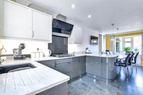 Ninfield Close, Carlton Colville 4 bed detached house for sale