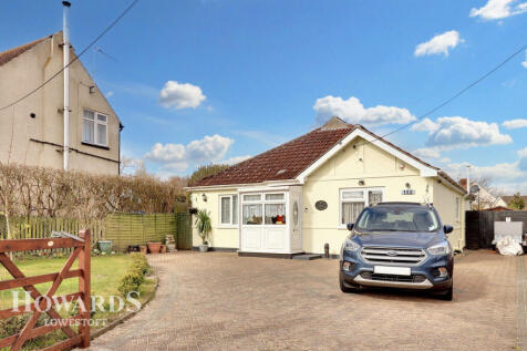 Gorleston Road, Lowestoft 3 bed detached bungalow for sale