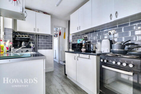 Elizabeth Terrace, London Road, Gisleham 2 bed terraced house for sale