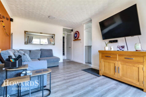 2 bedroom semi-detached bungalow for sale