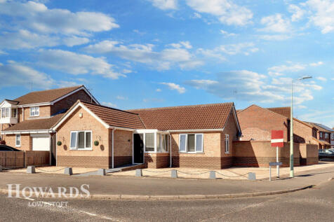 Houghton Drive, Lowestoft 2 bed detached bungalow for sale