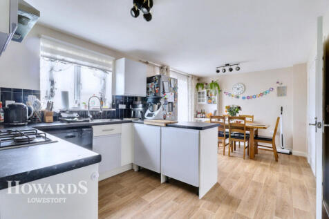 Pritchard Close, LOWESTOFT 4 bed detached house for sale