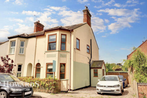 4 bedroom semi-detached house for sale