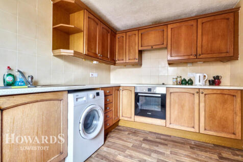 Marham Road, Lowestoft 3 bed terraced house for sale