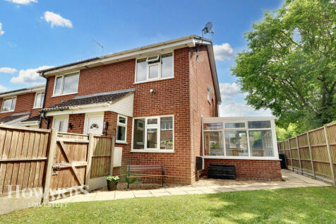 Bodiam Way, Carlton Colville 2 bed end of terrace house for sale
