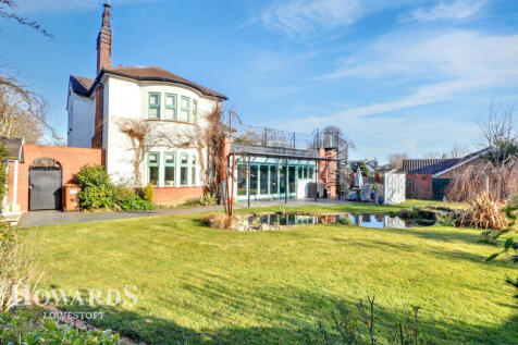 Acton Road, Lowestoft 5 bed detached house for sale