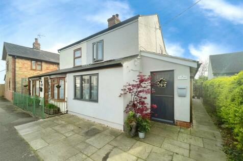 2 bedroom semi-detached house for sale