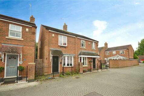 2 bedroom semi-detached house for sale