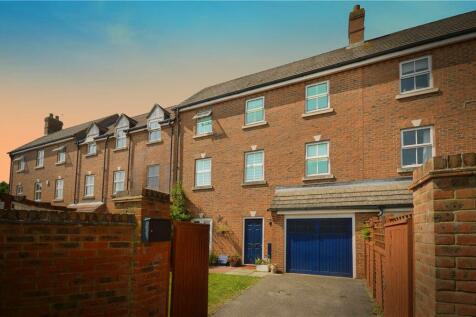 4 bedroom terraced house for sale