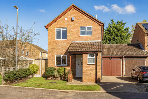 3 bedroom link detached house for sale