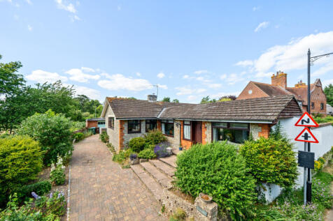 New Road, Aylesbury HP22 4 bed bungalow for sale