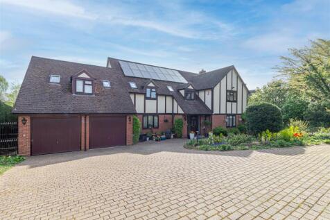 6 bedroom detached house for sale