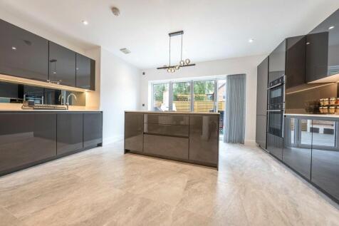 4 bedroom semi-detached house for sale