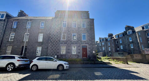 4 bedroom maisonette for sale