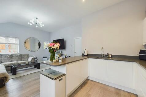 Hadley Place, Worcester... 2 bed penthouse for sale