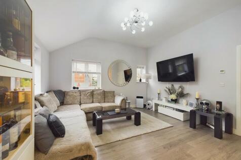 Hadley Place, Worcester... 2 bed penthouse for sale