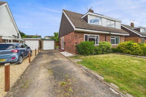 2 bedroom semi-detached house for sale