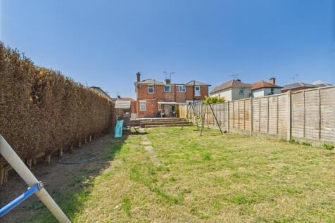 Coventry Avenue, Worcester... 3 bed semi