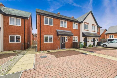 2 bedroom end of terrace house for sale