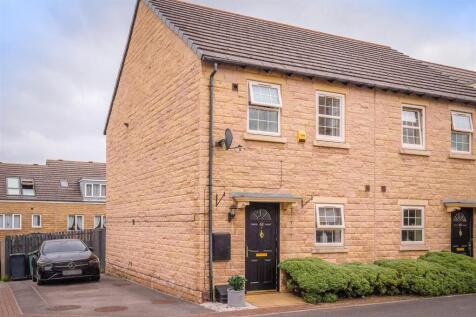 Marlington Drive, Huddersfield, HD2 3 bed semi