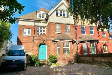 5 bedroom semi-detached house for sale