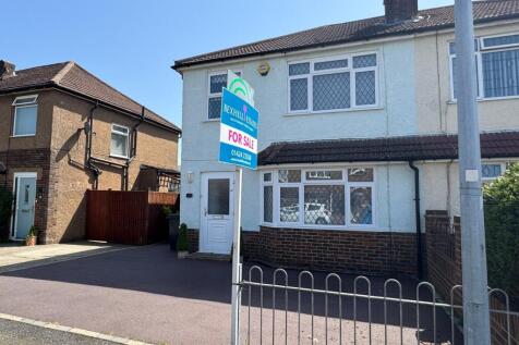 3 bedroom semi-detached house for sale